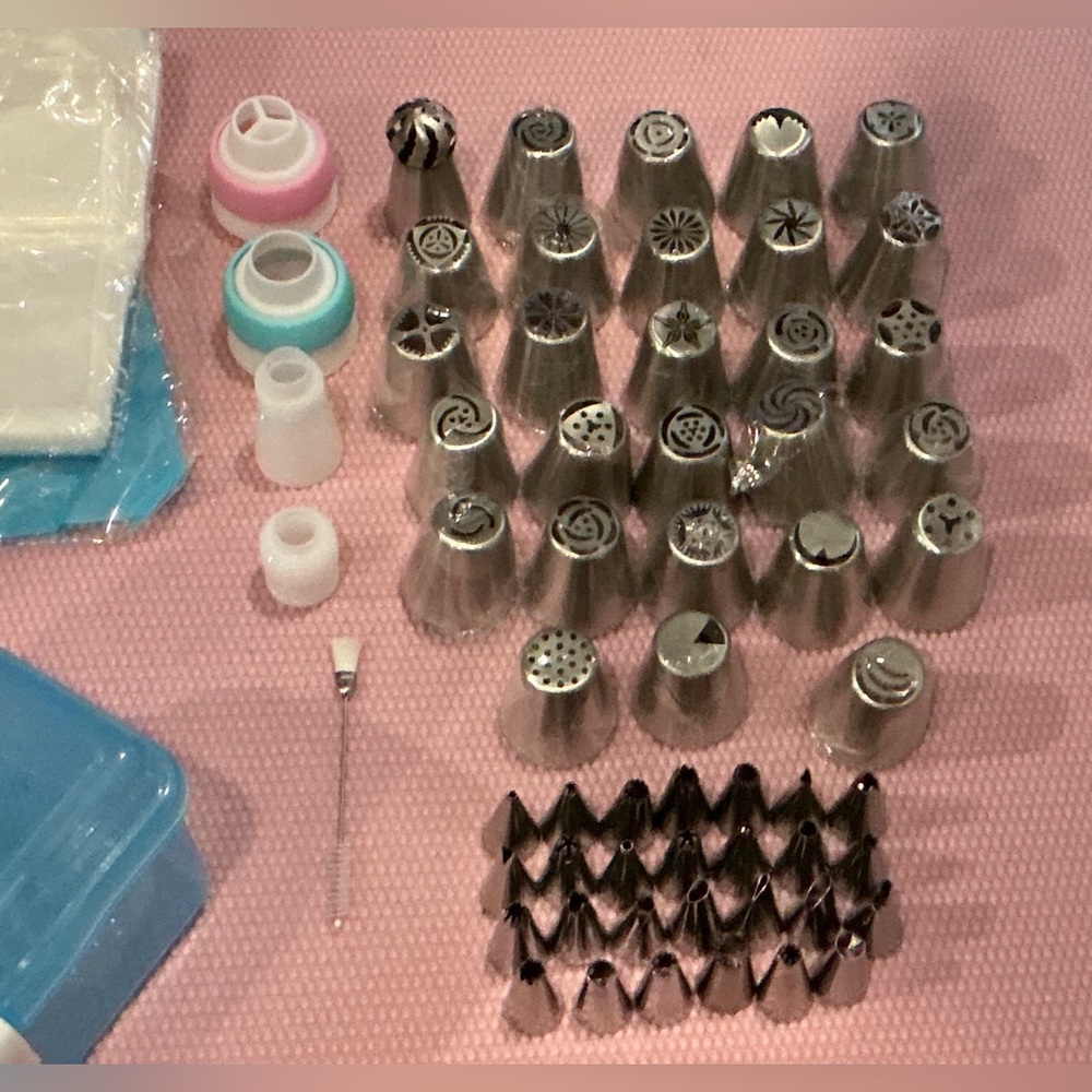 Russian and more - cake decorating tips and Guide with case - Picture 2 of 5